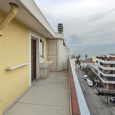 Palazzo Giallo Alba Adriatica Dış mekan fotoğraf